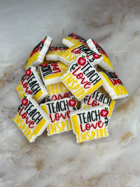 TEACH LOVE INSPIRE RULER APPLE SILICONE FOCAL D64 (1ct)