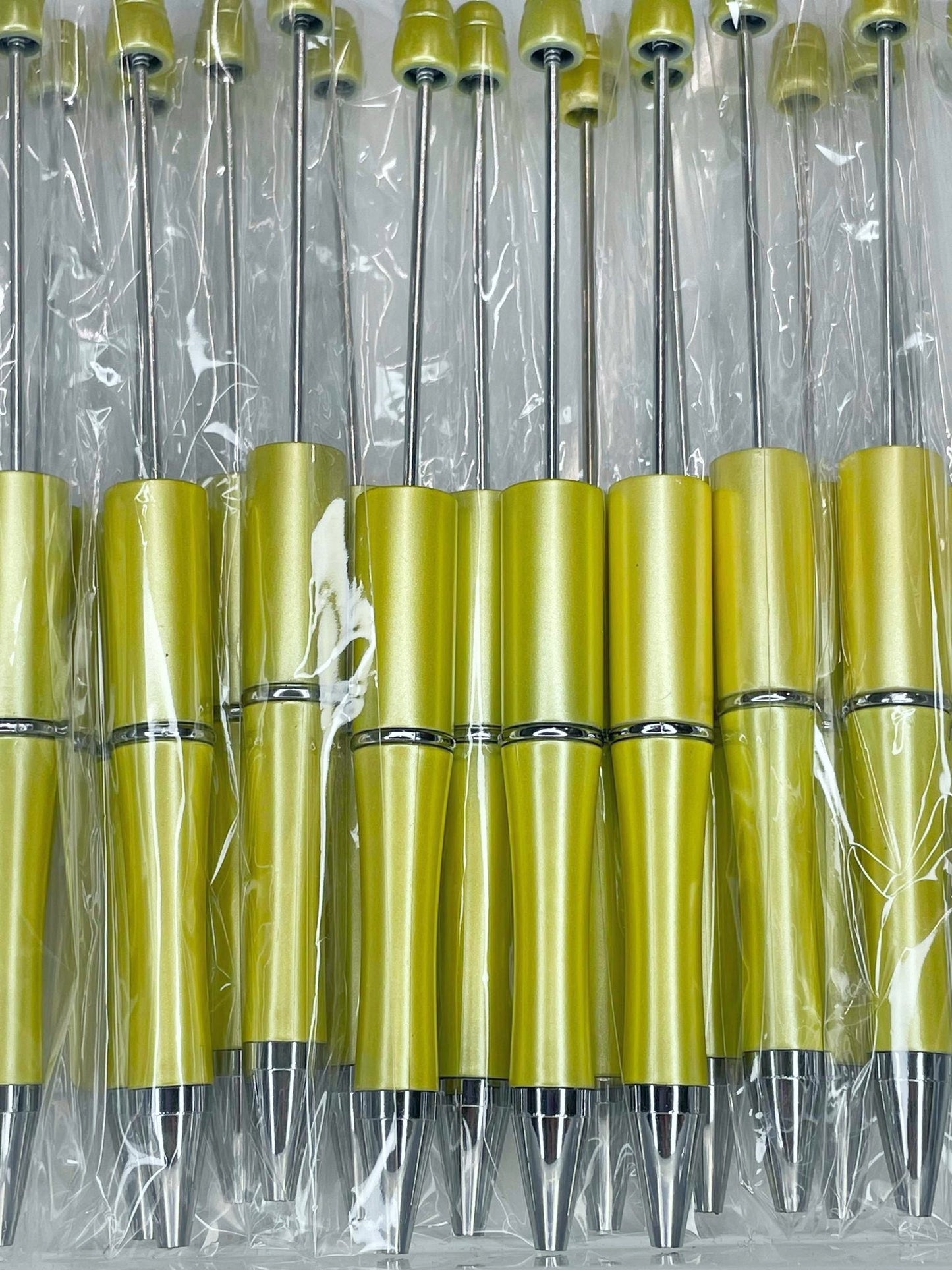 BEADABLE PLASTIC PEN PEARLESCENT SOFT YELLOW B27 (1ct)